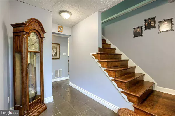 2850 SKY TOP TRL, Dover, PA 17315