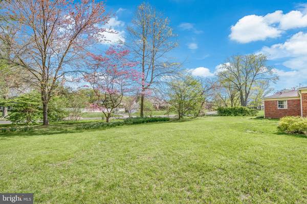 144 FOREST RD, Moorestown, NJ 08057