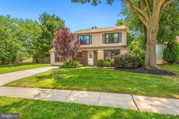 11 CANDLEWOOD CIR, Marlton, NJ 08053