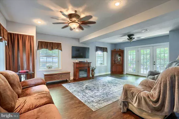 2850 SKY TOP TRL, Dover, PA 17315