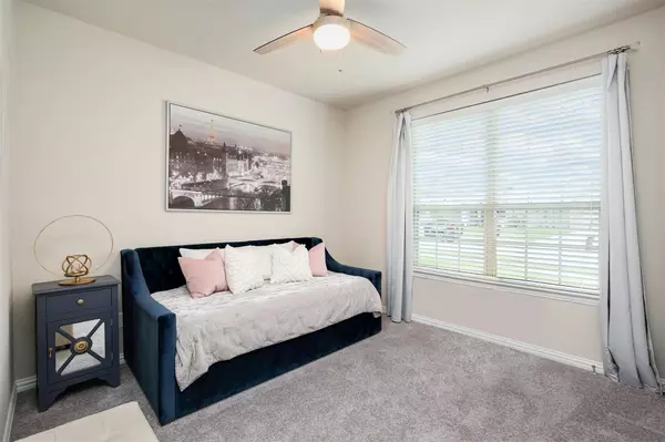 1836 Meadow Trail Lane, Aubrey, TX 76227