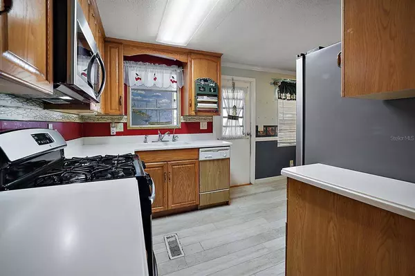 13 TROUT LAKE DR #C, Eustis, FL 32726