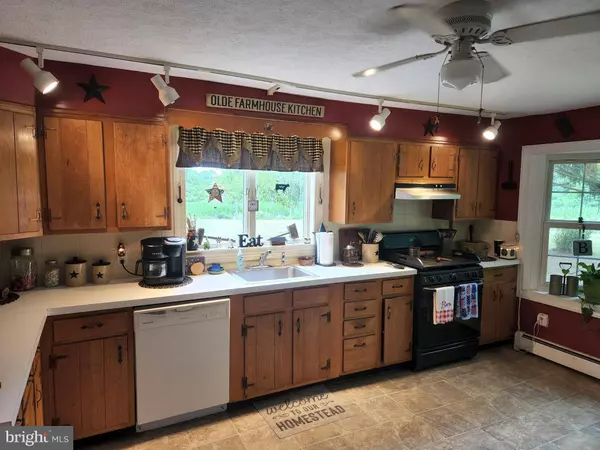 165 ALLEMONG RD, Berkeley Springs, WV 25411