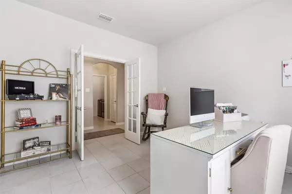 1836 Meadow Trail Lane, Aubrey, TX 76227