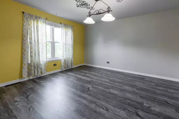 459 Burr Oak DR, Oswego, IL 60543