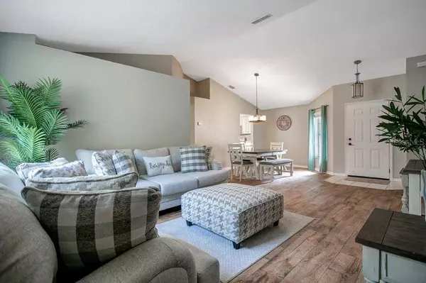 2107 KING RICHARDS CT, Orange City, FL 32763