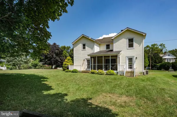 1143 W RIDGE ST, Harpers Ferry, WV 25425