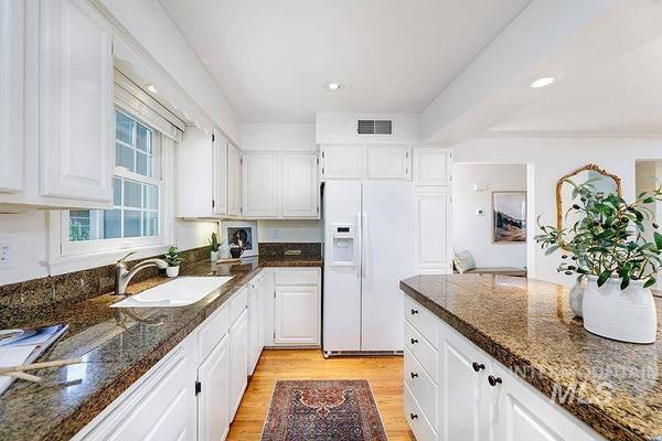 1628 E Lenz Ln, Boise, ID 83712