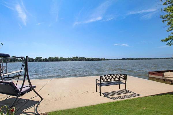 187 Eagle Point RD, Fox Lake, IL 60020