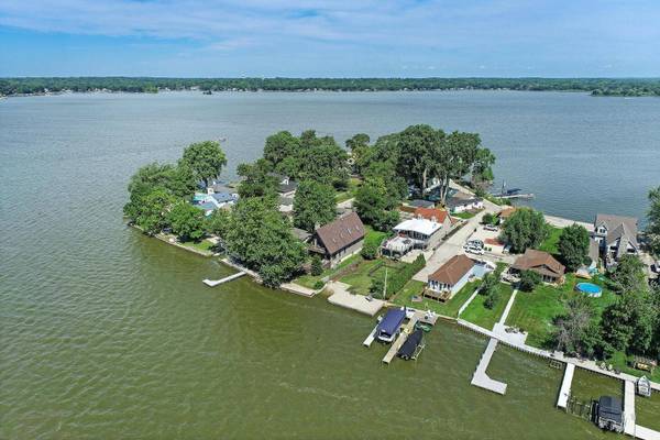 187 Eagle Point RD, Fox Lake, IL 60020