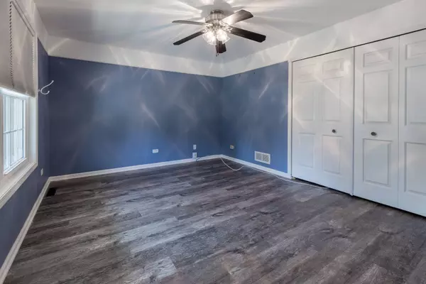 459 Burr Oak DR, Oswego, IL 60543