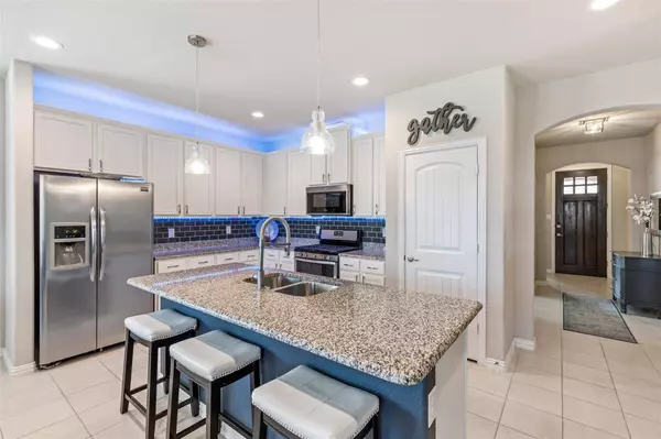 1836 Meadow Trail Lane, Aubrey, TX 76227