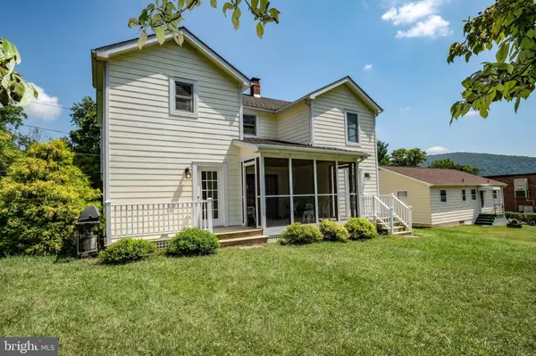 1143 W RIDGE ST, Harpers Ferry, WV 25425