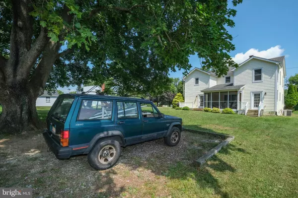 1143 W RIDGE ST, Harpers Ferry, WV 25425