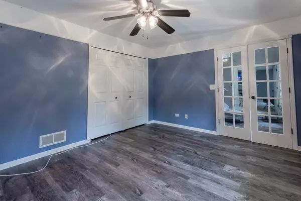 459 Burr Oak DR, Oswego, IL 60543