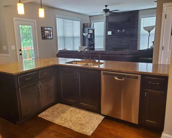 1278 Rich Ellen Dr, Palmyra, TN 37142