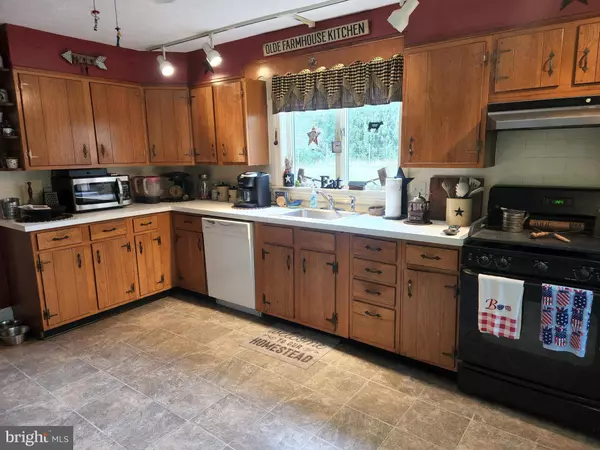 165 ALLEMONG RD, Berkeley Springs, WV 25411