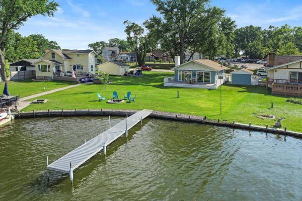 40445 N Bluff DR, Antioch, IL 60002