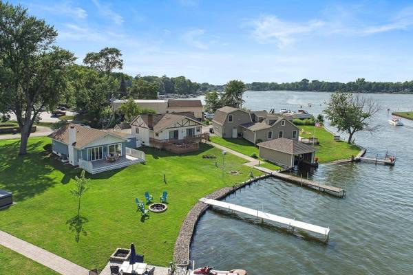 40445 N Bluff DR, Antioch, IL 60002