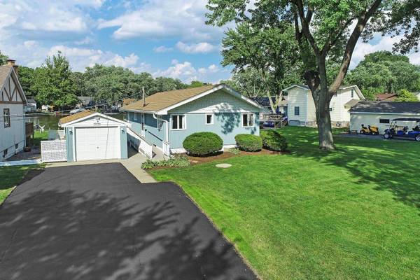 40445 N Bluff DR, Antioch, IL 60002