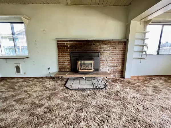 270 Mast AVE NW, Ocean Shores, WA 98569