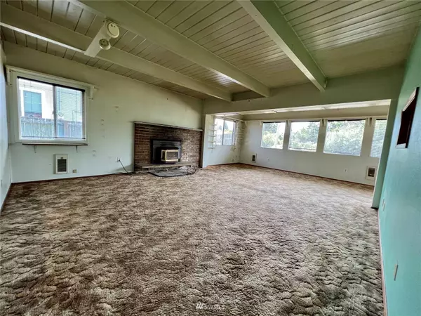 270 Mast AVE NW, Ocean Shores, WA 98569