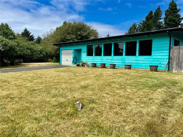 270 Mast AVE NW, Ocean Shores, WA 98569