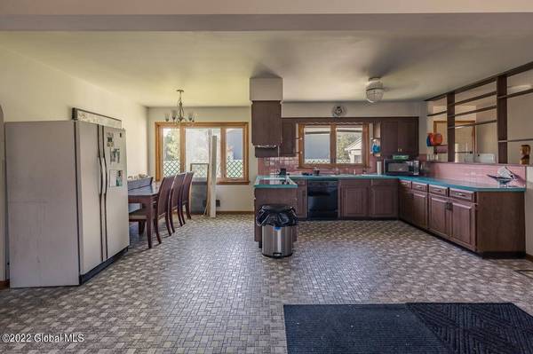 123 Princeton ST, Amsterdam, NY 12010