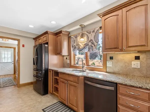 30 Martinack Ave, Peabody, MA 01960