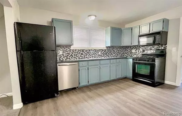 15104 CICOTTE Avenue, Allen Park, MI 48101