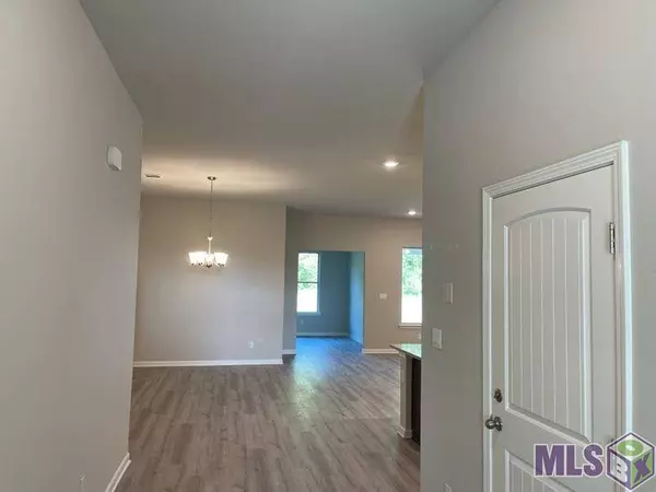 58805 ISLAND DR, Plaquemine, LA 70764