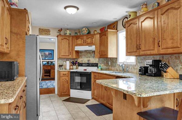 32 HENNE RD, Bernville, PA 19506