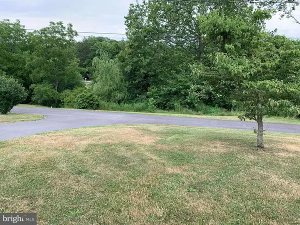 26 RUMSEY LN, Berkeley Springs, WV 25411