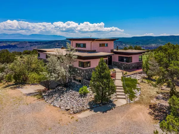 225 RIO BRAVO DR, White Rock, NM 87547