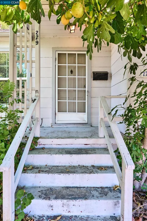 2290 Acacia Dr, Concord, CA 94520