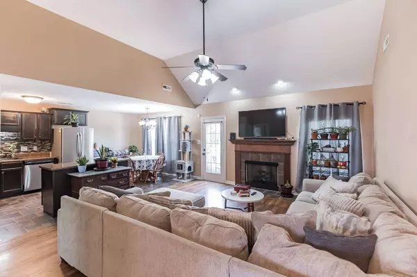 1992 General Neyland Dr, Clarksville, TN 37042