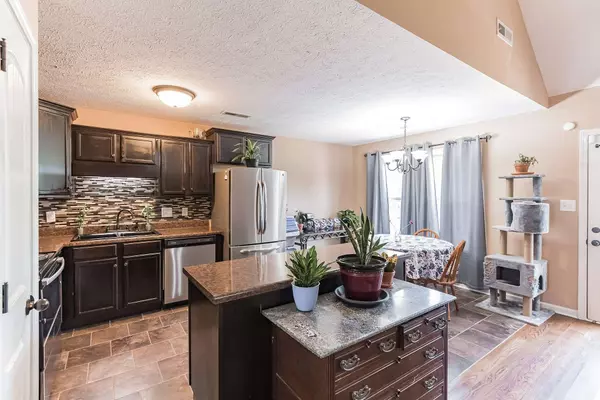 1992 General Neyland Dr, Clarksville, TN 37042