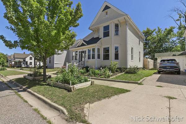 365 Maple Avenue, Holland, MI 49423