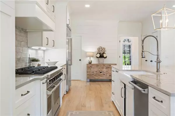 910 Pleasant Hollow TRL, Milton, GA 30004