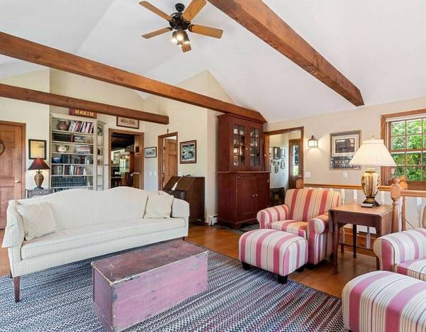 7 Central St, Southborough, MA 01772