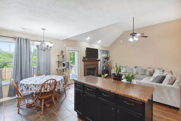 1992 General Neyland Dr, Clarksville, TN 37042