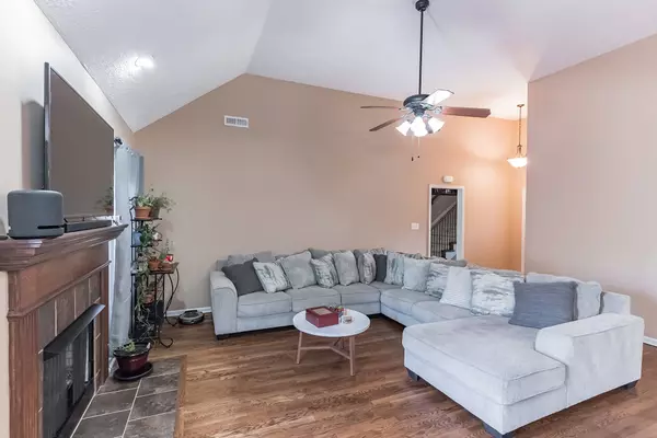 1992 General Neyland Dr, Clarksville, TN 37042