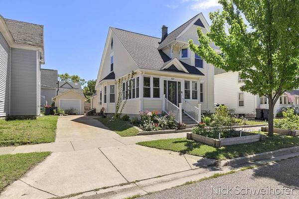 365 Maple Avenue, Holland, MI 49423