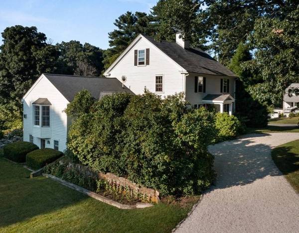 7 Central St, Southborough, MA 01772