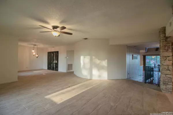 3919 CRESTRIDGE DR, San Antonio, TX 78229-4726