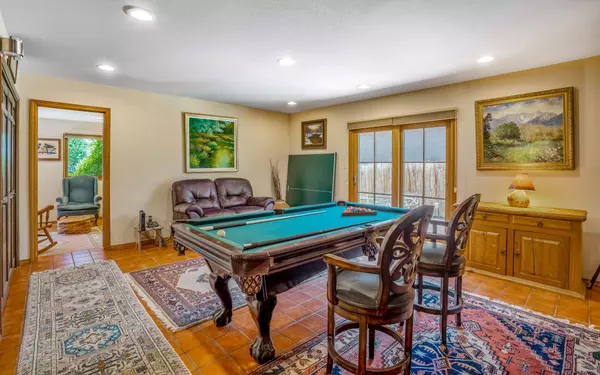 285 Garver LN, White Rock, NM 87547