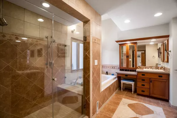 285 Garver LN, White Rock, NM 87547