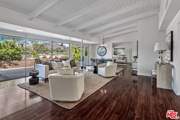 3800 Multiview Dr, Los Angeles, CA 90068