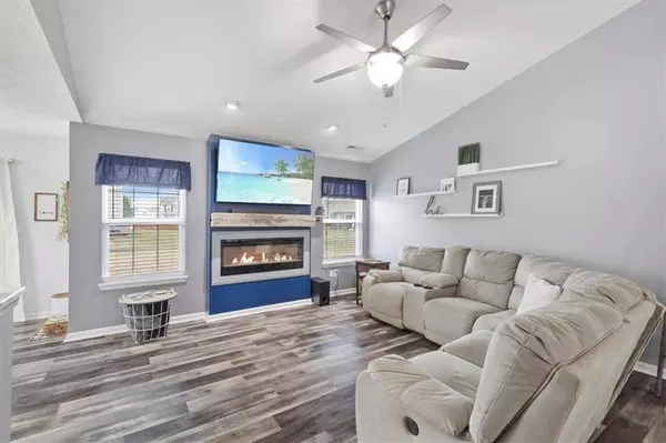 1722 N Creekwater PASS, Greenfield, IN 46140