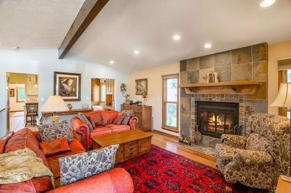 285 Garver LN, White Rock, NM 87547